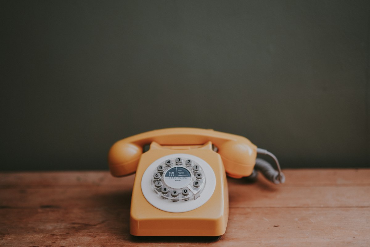 Telefono vintage arancione